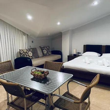 Akvaryum Icinde Deniz Manzarali Terasli Dublex Apartament *