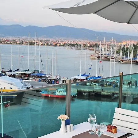 Akvaryum Icinde Deniz Manzarali Terasli Dublex 公寓 *